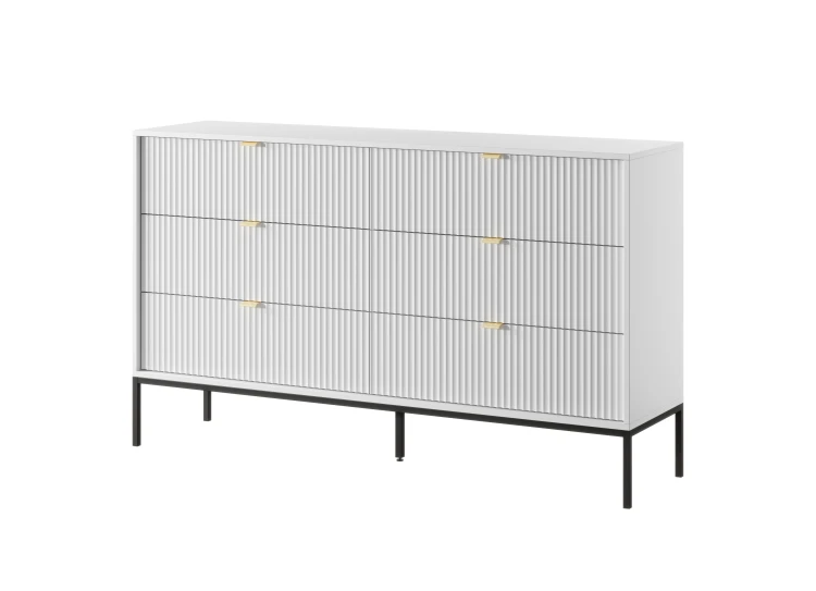 Nowoczesna biała komoda Nova NKS154 ujęcie pod kątem, matowe fronty, wysokość 91 cm, metalowe nogi