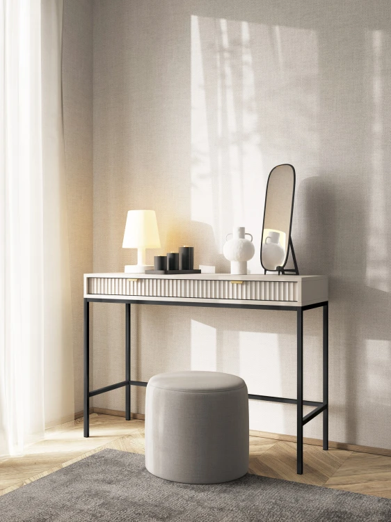 Toaletka kaszmir Nova T104 w nowoczesnej sypialni, lampka i lustro na blacie, styl glamour