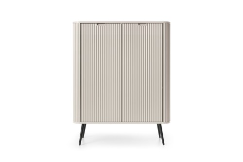 Wysoka komoda kaszmir Zova K103 widok z przodu, dwoje drzwiczek, frezowane fronty MDF, wysokie czarne nóżki 23 cm