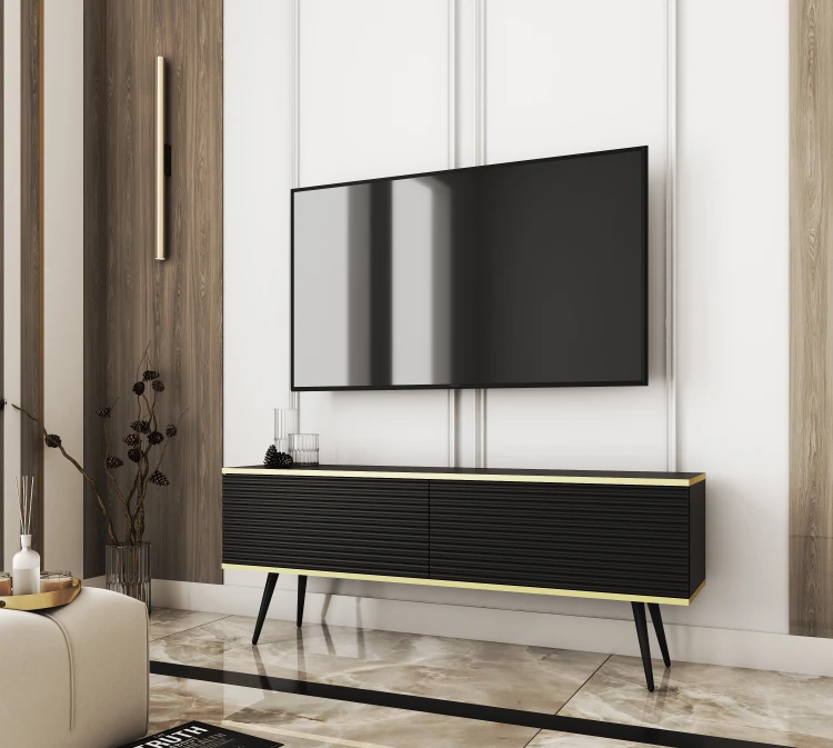 Czarna szafka pod telewizor Oro RTV135 w salonie, wersja stojąca na eleganckich metalowych nóżkach w kolorze czarnym, ryflowany front MDF