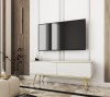 Biała szafka pod telewizor Oro RTV135 w salonie, wersja stojąca na eleganckich metalowych nóżkach w kolorze złotym, ryflowany front MDF
