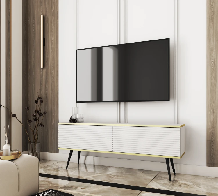 Biała szafka pod telewizor Oro RTV135 w salonie, wersja stojąca na eleganckich metalowych nóżkach w kolorze czarnym, ryflowany front MDF