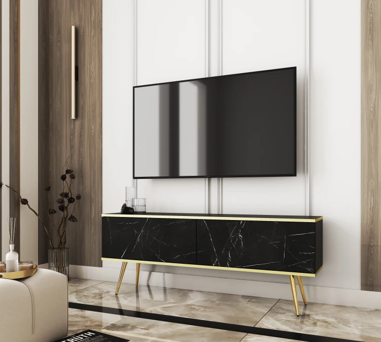 Marmurowa szafka pod telewizor Oro RTV135 w salonie, wersja stojąca na eleganckich metalowych nóżkach w kolorze złotym, gładki front