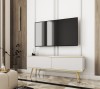 Biała szafka pod telewizor Oro RTV135 w salonie, wersja stojąca na eleganckich metalowych nóżkach w kolorze złotym, gładki front