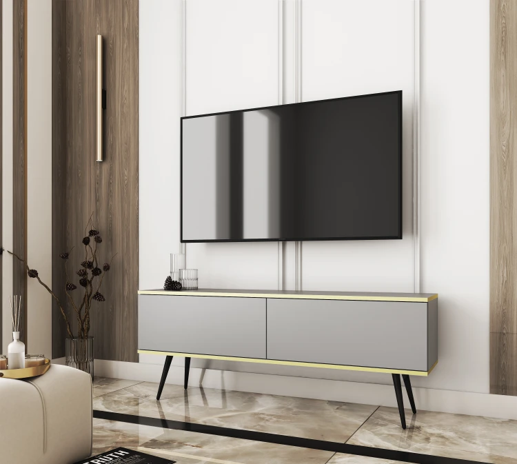 Szara szafka pod telewizor Oro RTV135 w salonie, wersja stojąca na eleganckich metalowych nóżkach w kolorze czarnym, gładki front
