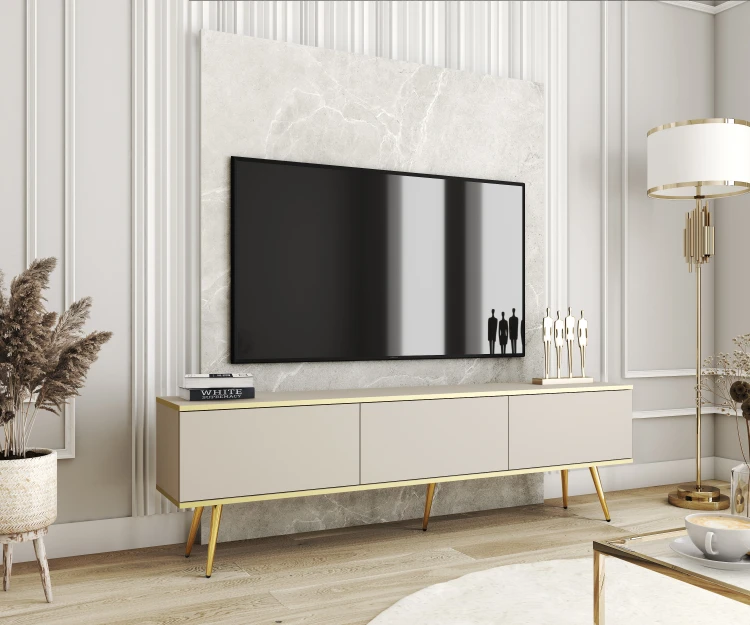 Beżowa szafka pod telewizor Oro RTV175 w salonie, wersja stojąca na eleganckich metalowych nóżkach w kolorze złotym