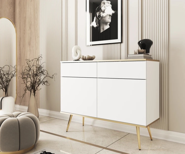 Komoda Oro KSZ107 biała w eleganckim salonie glamour, zestawiona z dekoracjami, wysokie nogi nadające lekkości