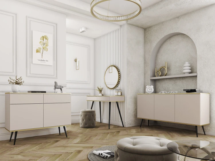 Luksusowa aranżacja salonu w stylu modern glamour prezentująca beżowe bryły mebli z kolekcji Oro ze złotymi nóżkami i obrzeżami w spójnej, eleganckiej kompozycji