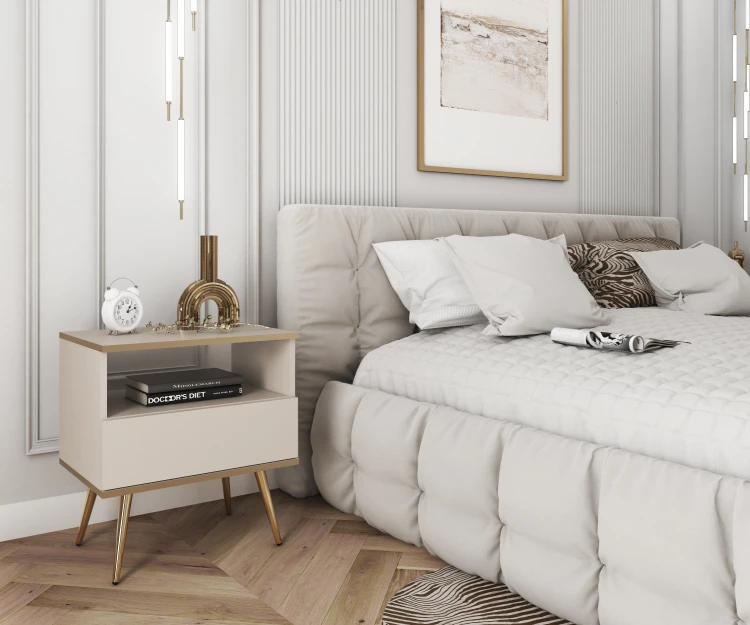 Beżowa szafka nocna Oro S54 MDF w luksusowej sypialni glamour, obok łóżka tapicerowanego, złote akcenty