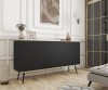 Czarna komoda glamour Oro K160 na czarnych nogach w eleganckim salonie