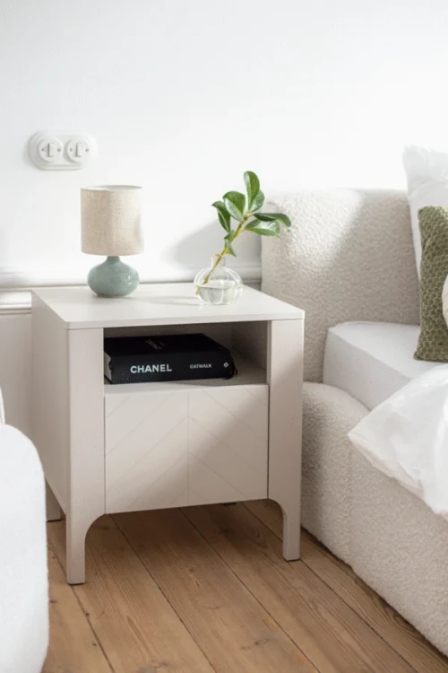 Stolik Nocny Malumi MM-10 Cashmere – zdjęcie aranżacyjne