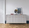 Komoda szara Nova KSZ154 ze złotymi akcentami w aranżacji nowoczesnego salonu glamour