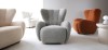 Kolorowe zestawienie foteli Ciro w różnych odcieniach tkaniny boucle Rolf.