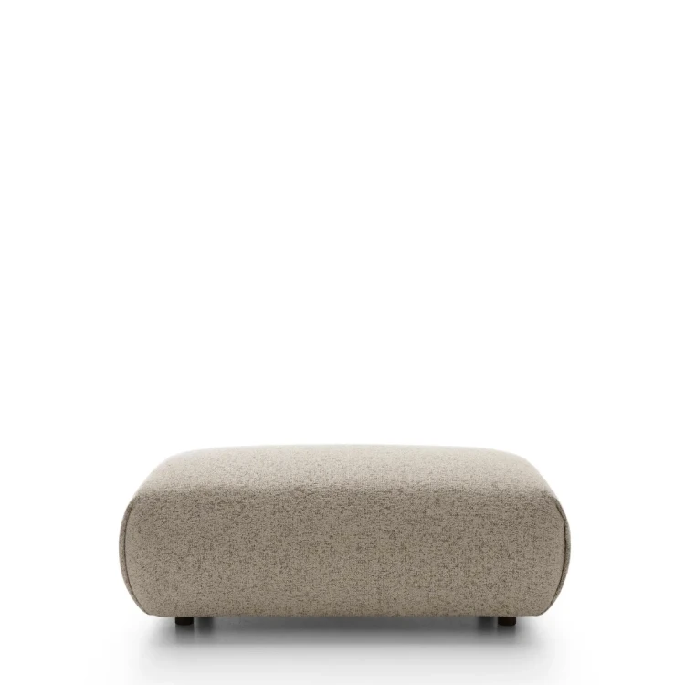Szeroki puf Pocket Puente 16 w kolorze zimny beż prezentujący zaoblone kształty i nowoczesny design.