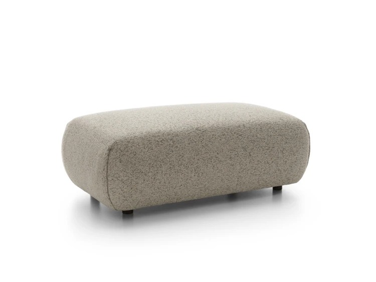 Perspektywa pufy Pocket ukazująca głębokość 70 cm oraz dyskretne czarne stopki 4,5 cm.