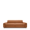 Designerska sofa Bouli w ceglastej tkaninie Raven 44 o obłym kształcie i szerokości 257 cm.