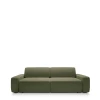 Designerska oliwkowa sofa Bouli w tkaninie Raven 78 o obłym kształcie i szerokości 257 cm.
