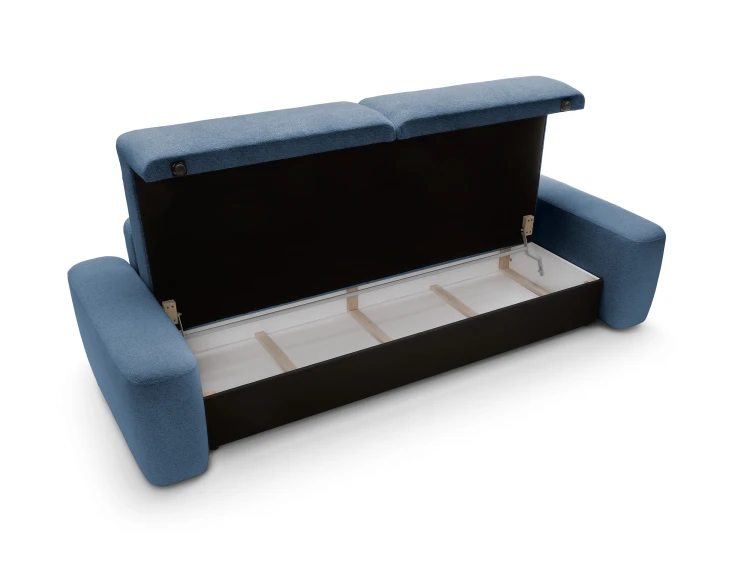 Sofa Bouli z uniesionym siedziskiem ukazująca praktyczny schowek na pościel wewnątrz mebla.