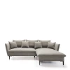 Nowoczesny ciemnobeżowy narożnik Gloss o szerokości 258 cm w luksusowej tkaninie velvetowej Riviera 16.