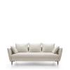 Nowoczesna jasnobeżowa sofa rozkładana Gloss o szerokości 237 cm na wysokich metalowych nóżkach.