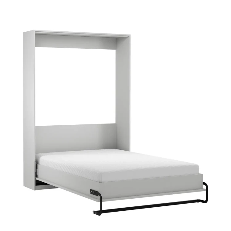 Biały pionowy półkotapczan Rel PT140 o szerokości 153,5 cm w wersji rozłożonej, prezentujący stalową ramę, drewniany elastyczny stelaż 140x200 cm oraz pasy bezpieczeństwa, widok na białym tle.