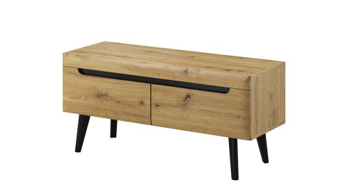 Szafka RTV 160 cm Nordi dąb artisan ujęcie pod kątem, ukazujące wysoką bryłę na 20-centymetrowych czarnych nogach