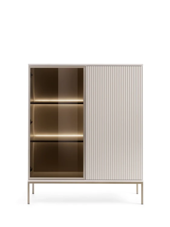 Niska witryna Sento WT104 LED w kolorze kaszmiru, wysokość 126 cm, ryflowane fronty MDF i szklane drzwiczki z podświetleniem