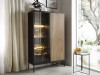 Witryna Sento WTSZ104 dąb wotan w salonie typu loft, zestawiona z betonową ścianą i metalowymi dodatkami, nowoczesny design
